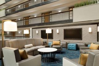 Embassy Suites by Hilton Columbus - Columbus - 4