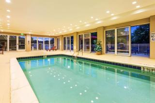 Hampton Inn & Suites Clinton - 1
