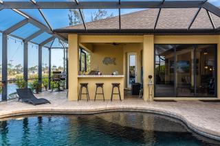 Fresh Water Canal, Kayaks, Heated Pool - Villa Windows on the Water - Roelens Vacations - Cape Coral - 8