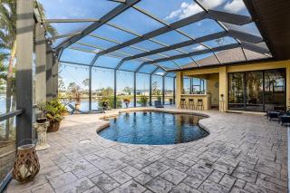 Fresh Water Canal, Kayaks, Heated Pool - Villa Windows on the Water - Roelens Vacations - Cape Coral - 9