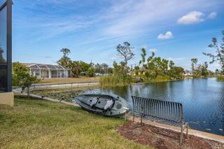Fresh Water Canal, Kayaks, Heated Pool - Villa Windows on the Water - Roelens Vacations - Cape Coral - 5