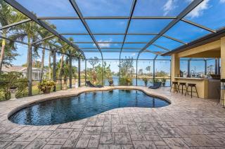 Fresh Water Canal, Kayaks, Heated Pool - Villa Windows on the Water - Roelens Vacations - Cape Coral - 0