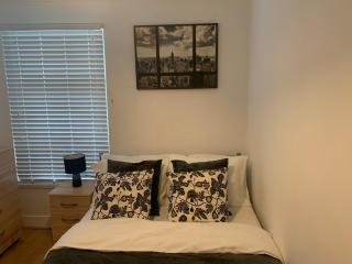 Central Stratford Cozy Double Room - 4