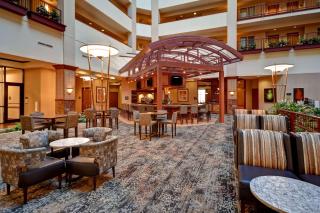 Embassy Suites by Hilton at Hot Springs Convention Center - Hot Springs - 2
