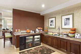Hilton Garden Inn Shelton - Shelton - 1