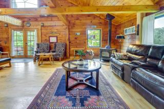 Pet-Friendly Jamestown Cabin with Fire Pit and Deck! - Jamestown - 7