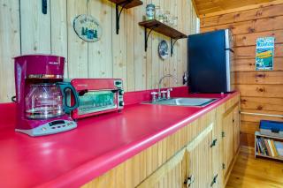 Pet-Friendly Jamestown Cabin with Fire Pit and Deck! - Jamestown - 2
