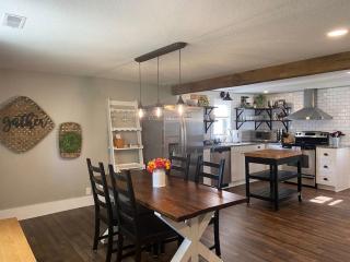 Newly Remodeled 2 BR Private Home w/ King Bed - Concordia - 5