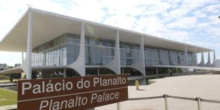 B2014 BC Apart área central em andar alto - Brasília - 3