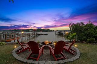 Commodore Bay Waterfront Home on Lake Norman! - Mooresville - 0