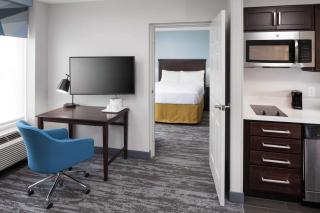 Hampton Inn & Suites Miami-Doral Dolphin Mall - 8