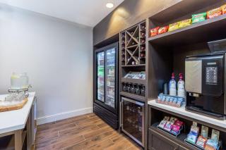 Hilton Garden Inn Oakland/San Leandro - 1