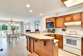 Serene Forest Grove Home with Deck and Stunning Views! - Forest Grove - 7