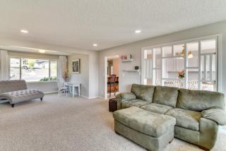 Serene Forest Grove Home with Deck and Stunning Views! - Forest Grove - 2