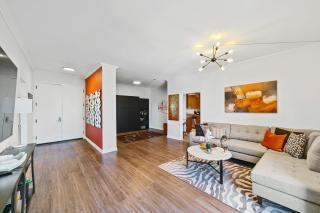 Beverly Hills 2 bed 2 bath Penthouse with Den and Parking 414 - Los Angeles - 2