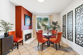 Beverly Hills 2 bed 2 bath Penthouse with Den and Parking 414 - Los Angeles - 1