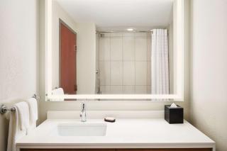 Embassy Suites by Hilton Hampton Convention Center - Hampton - 1