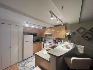 Cozy Downtown Condo Retreat with Space Needle View - 7