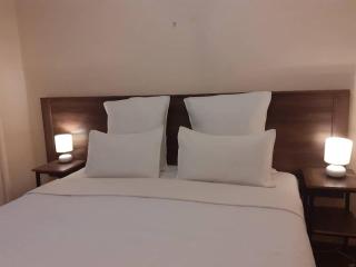 Charming 6-Bed House with Swimming Pool in Harare - 0