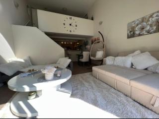 Cozy Downtown Condo Retreat with Space Needle View - Seattle - 2