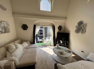 Cozy Downtown Condo Retreat with Space Needle View - Seattle - 3