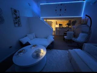 Cozy Downtown Condo Retreat with Space Needle View - Seattle - 8