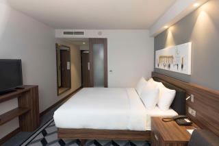 Hampton By Hilton Poznan Old Town - 1