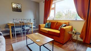 Cosy 2 bed Apartment 1st Floor Business & Leisure Parking and Wifi by Jesswood Properties - Hinckley - 8
