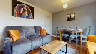 Cosy 2 bed Apartment 1st Floor Business & Leisure Parking and Wifi by Jesswood Properties - Hinckley - 0