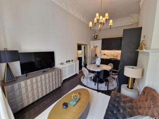 Stunning Hyde Park Home with Private Balcony & Lift Elevator Access - Londres - 1