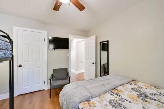 Entire 2 Bedroom Pet Friendly Cottage Home - Alpine - 1