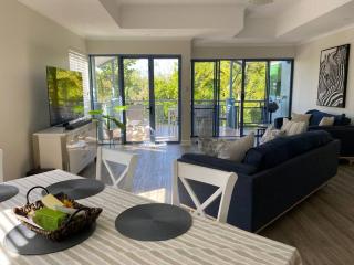 Stunning Beachfront Apartment - Yorkeys Knob - 0