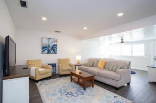 Bright, Immaculate and Cozy Coastal Cottage in Ozona - Palm Harbor - 0