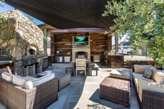 The Dragonfly- Complimentary Wine Tasting At Croix Included! - Healdsburg - 9