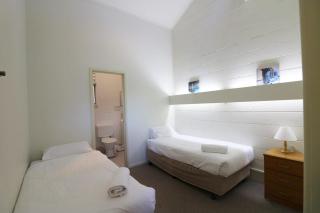 Micks Budget Accommodation on Fishpen - Merimbula - 5
