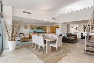 Jades on Lawson 1 - 8