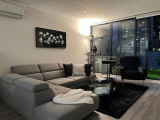 LUX 3BR Bourke St Sub-Penthouse 2 Free Parkings and Huge Private Terrace - 0