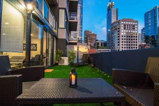 LUX 3BR Bourke St Sub-Penthouse 2 Free Parkings and Huge Private Terrace - 1