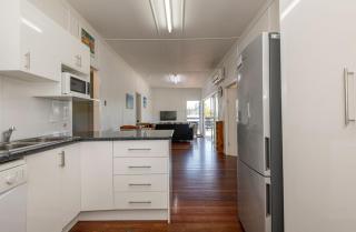 The Cottage 16 Clarke Street Bargara - Bargara - 7