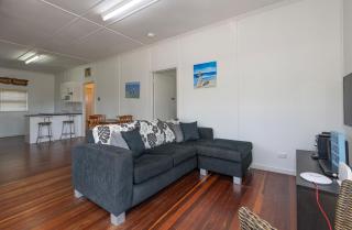 The Cottage 16 Clarke Street Bargara - Bargara - 5