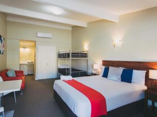 Six Degrees Motel - Albany - 9