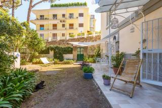 Romantic Place with Pines, Cats, Stunning View and Parking - Nápoles - 8
