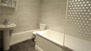 Redecorated Double room with shared bathroom -rm3 - Londra - 8