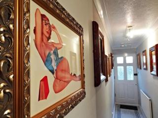 Brighton Parlourama with Hot Tub - Sleeps 18 - Brighton & Hove - 2