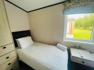 Teejay's Lodge with Hot Tub - York - 2