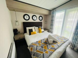 Teejay's Lodge with Hot Tub - York - 5