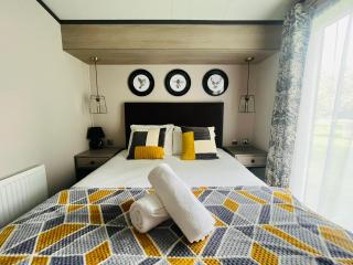 Teejay's Lodge with Hot Tub - York - 4