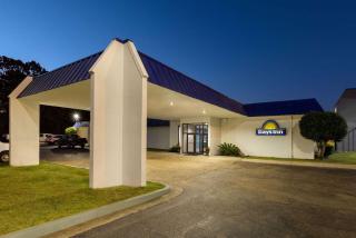 Days Inn by Wyndham McComb MS - 9