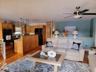 Cozy Lake Cottage - Charlton - 3