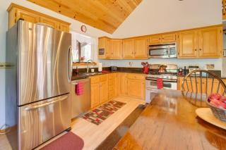 Hikers Haven Pine Getaway with Wraparound Deck! - Pine - 1